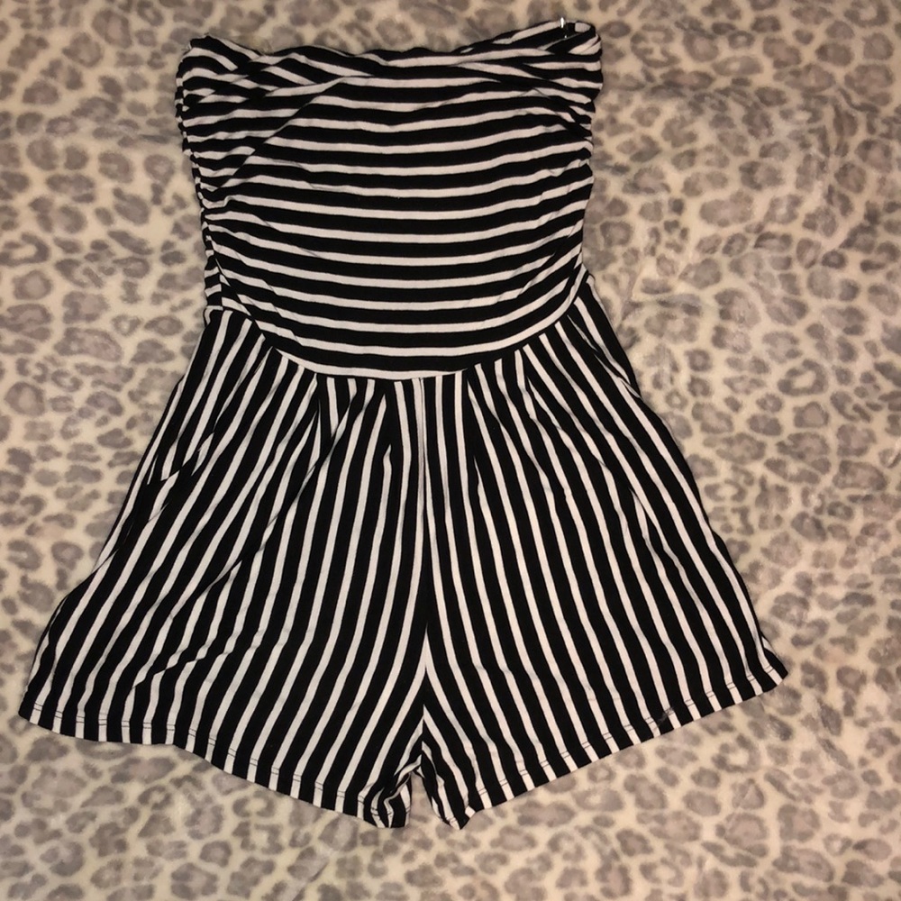 STRAPLESS ROMPER